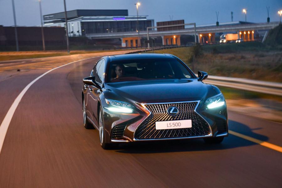  Lexus LS500 2018 года  (ZA) (фото 8 из 46)